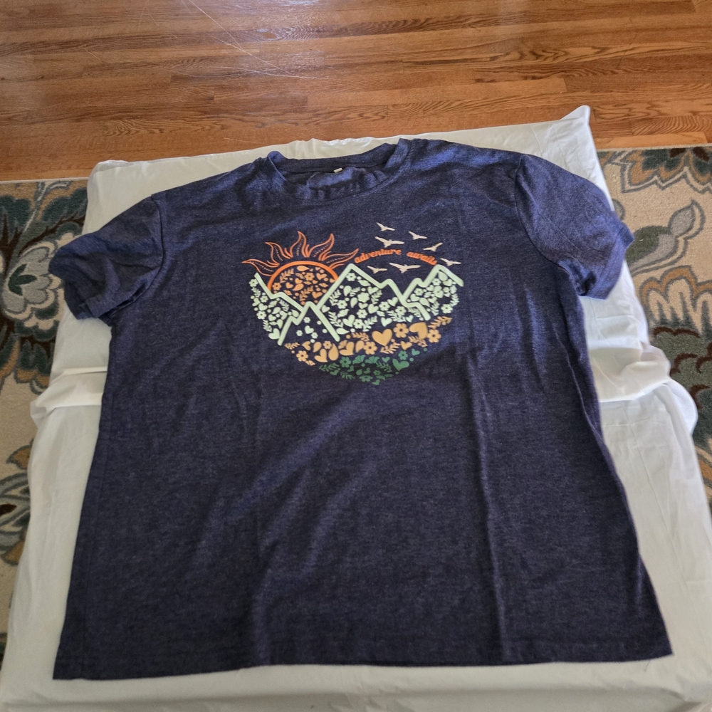 Women's Navy Graphic Heart Nature Tee